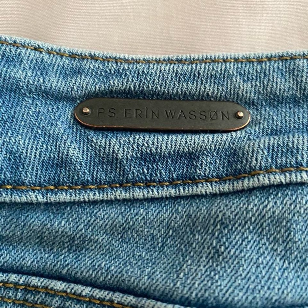 Women’s Ripped Flared Jeans - Picture 3 of 4